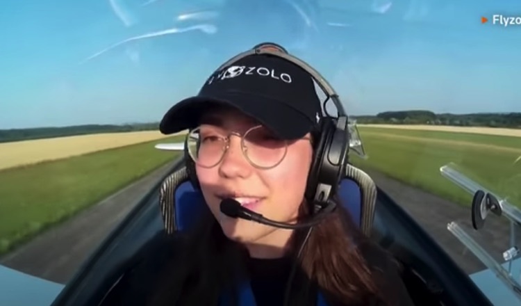 女性最年少19歳が単独世界一周飛行を達成！超軽量プロペラ機で初の快挙