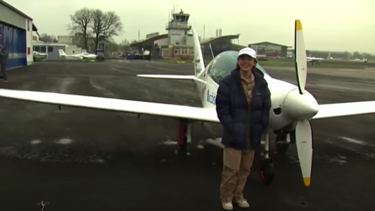女性最年少19歳が単独世界一周飛行を達成！超軽量プロペラ機で初の快挙