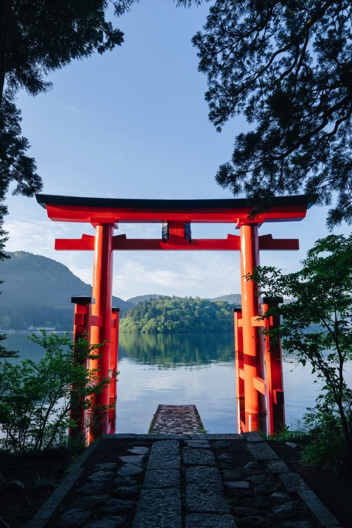 外国人が投稿した箱根神社”インスタ映え”写真の現実・・・