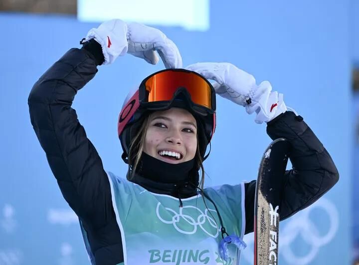 中国の美女スキーヤーアイリーン・グーが金メダル！大技で女子ビッグエア初代女王に